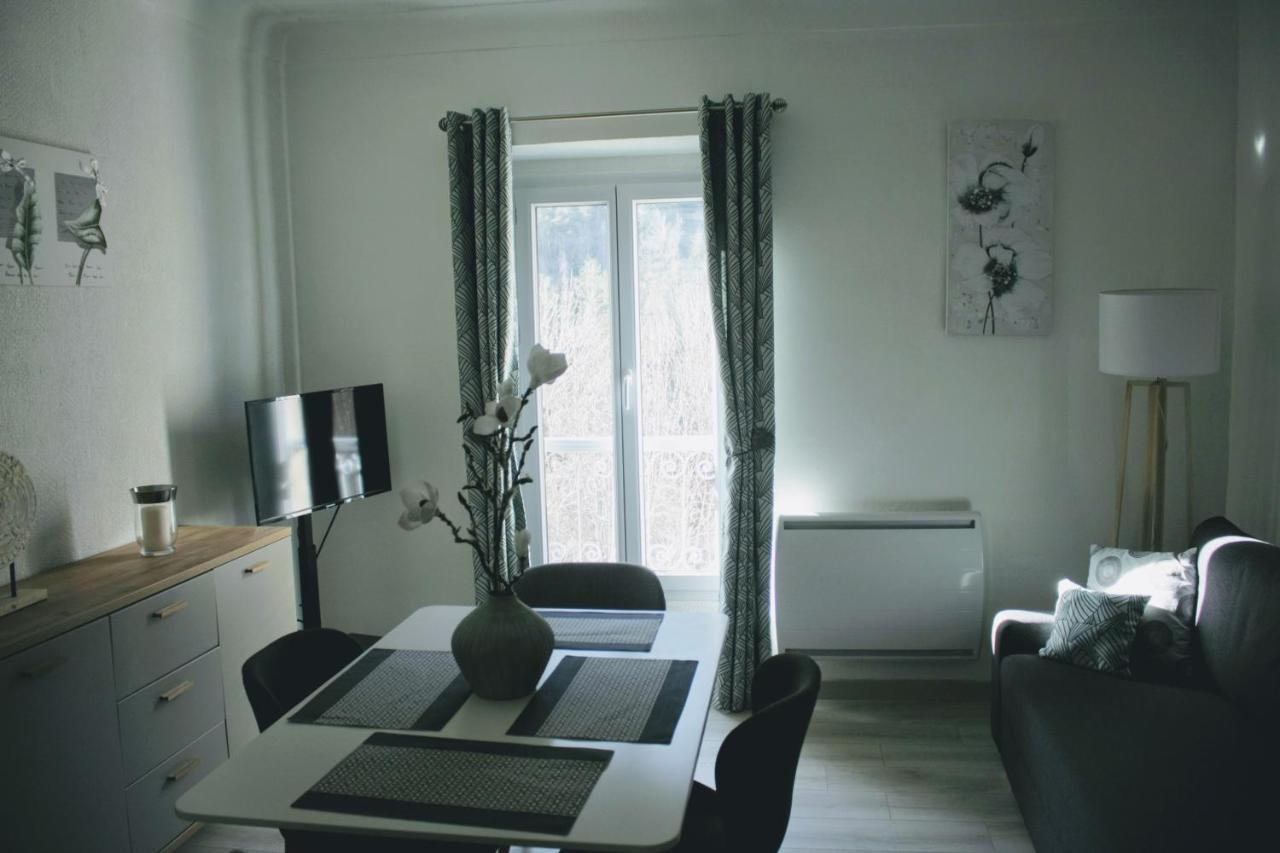 Charmant appartement au cœur des grès d Annot Extérieur photo